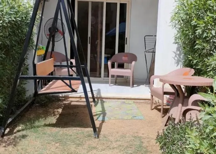 Apartment Shaleh La Serina فندقي